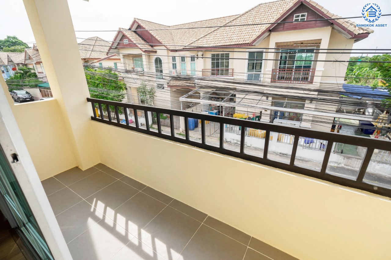 บ้านมือสองตกแต่งใหม่ ทำเลโซนเมือง! ม.นนทกาญจน์ นครอินทร์-พระราม5 หลังใหญ่ เนื้อที่ 33.1 ตร.ว. ฟังก์ชัน 3 ห้องนอน 3 ห้องน้ำ จอดรถได้ 1 คัน บนทำเลเชื่อมต่อทุกการเดินทาง ใกล้สะพานพระรามห้า และรถไฟฟ้า "สถานีแยกติวานนท์"